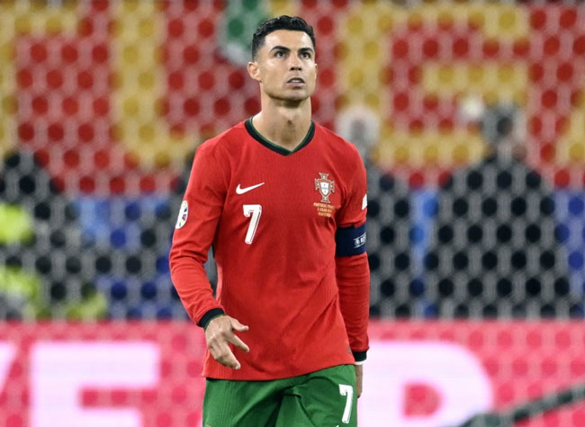 Martinez: Ronaldo có trong danh sách 26, nhưng không chắc xuất phát.